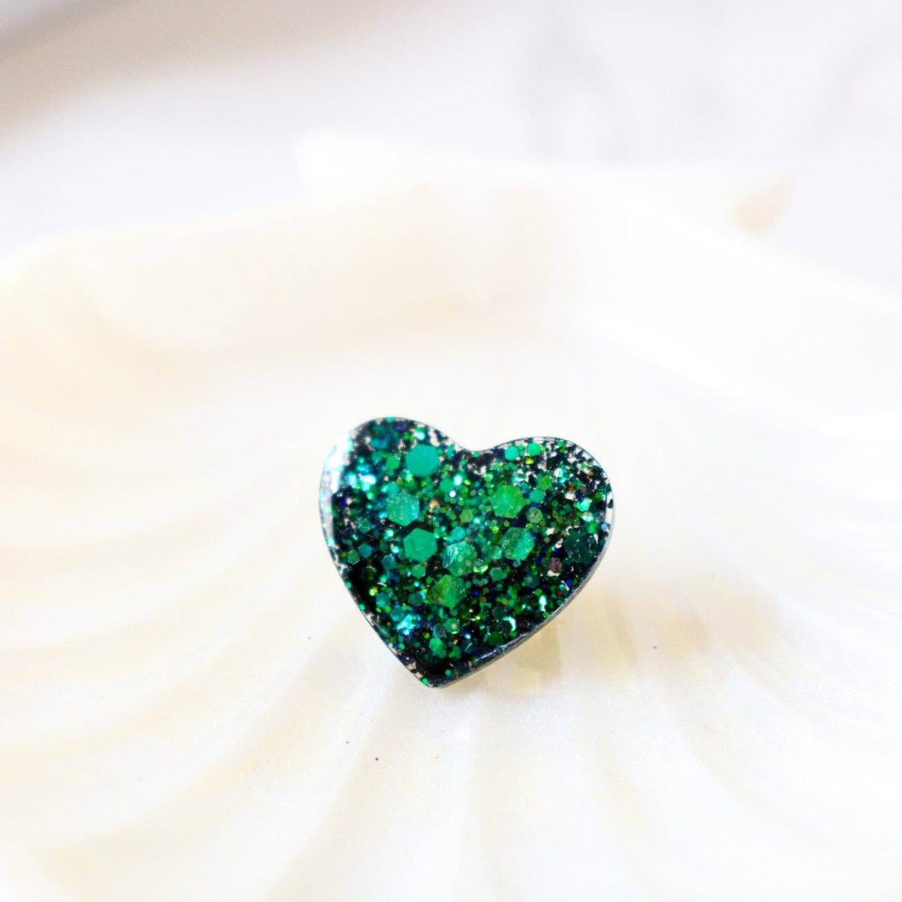 Pin's coeur paillettes vert sapin - Autours Madame